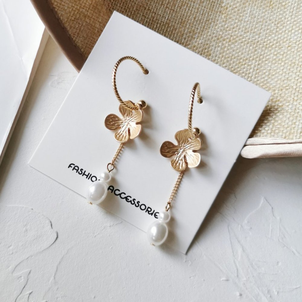 💙Sterling Silver SAKURA FAUX PEARL EARRING - Picture 2 of 7